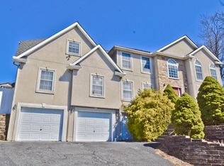 469 Edgemont Rd, Stroudsburg, PA 18360