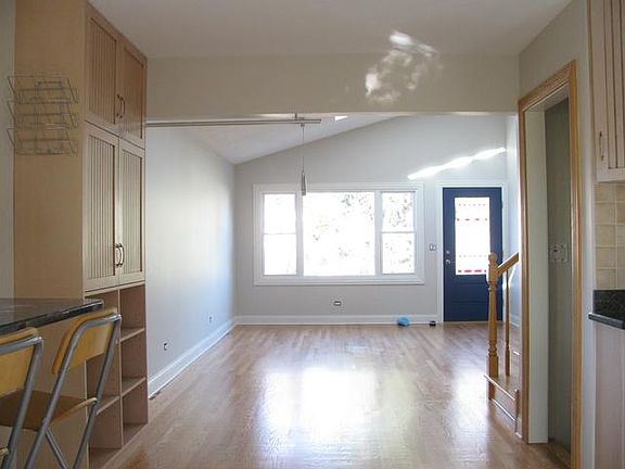 3rd image of 260 Sunnyside Ave