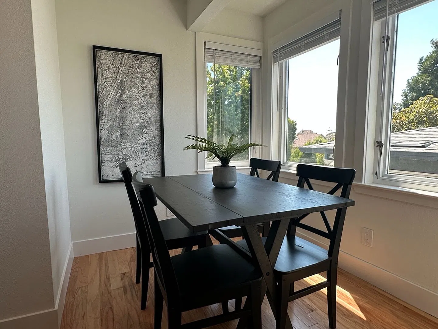 2060 San Antonio Ave — Photo 2