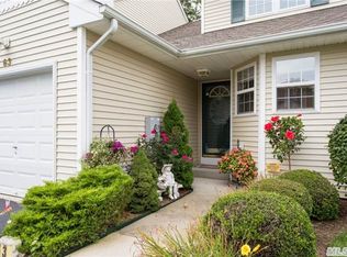63 Strawberry Cmns, Riverhead, NY 11901