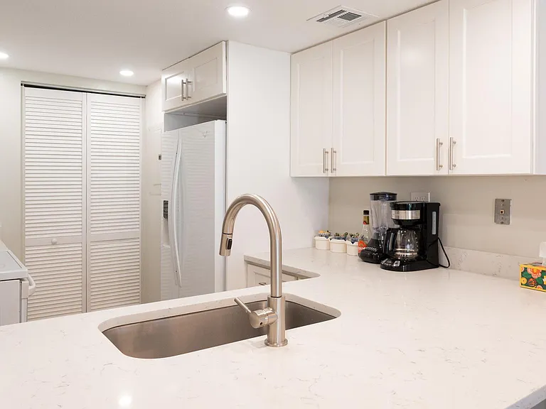 20 Greenbrier St #3-105 — Photo 13
