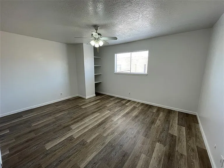 1300 SF 2 Bed / 2 Bath Town Home Apartments Next To Lafayette Park! — Photo 22