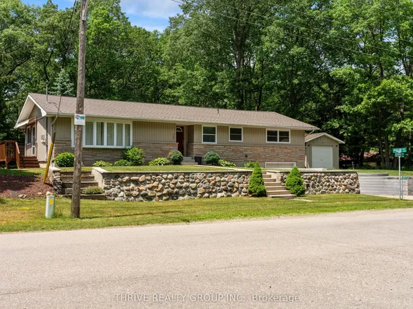 9650 Joanne Ave, Lambton Shores, ON N0M 1T0
