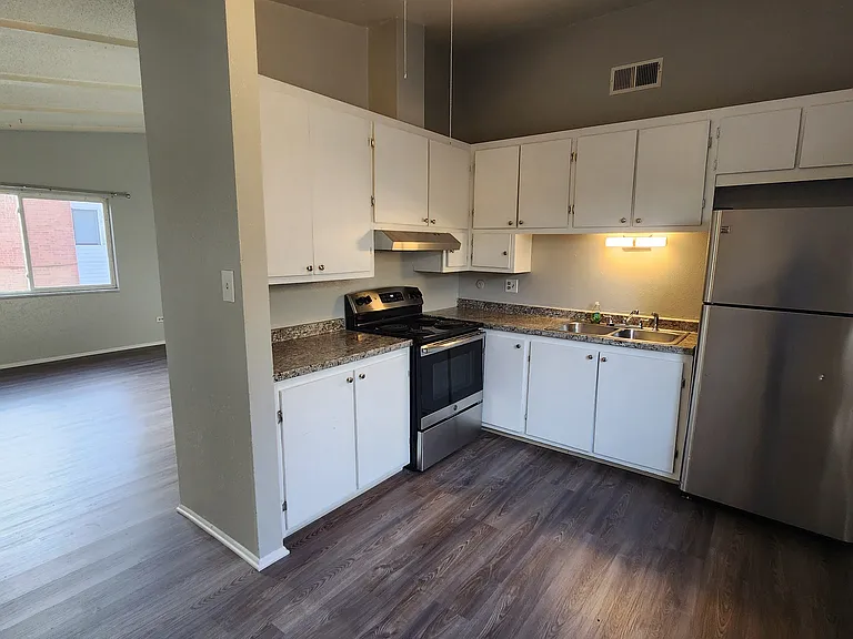 2926 Eliot Cir #3 — Photo 2