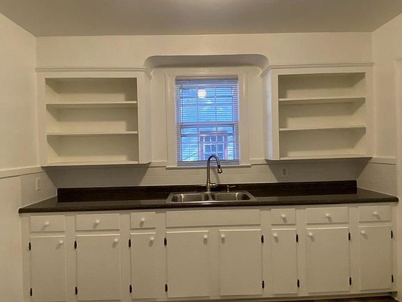 3rd image of 556 Lundee St
