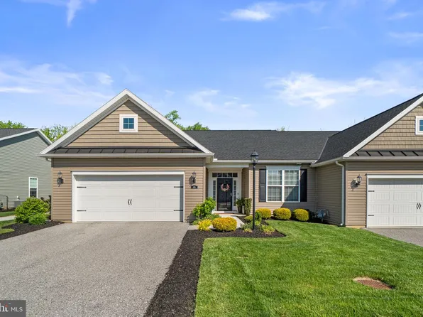 636 Cypress Dr #39, Hanover, PA 17331