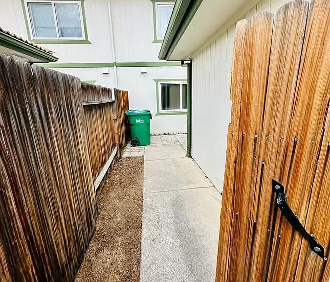 2212 Cannonball Rd — Photo 2