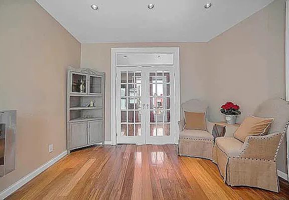 2nd image of 1210 Evergreen Ave APT 4