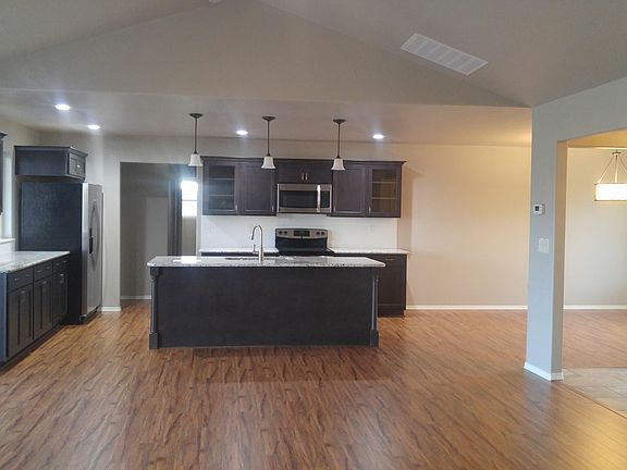 5th image of 330 Parks Dr