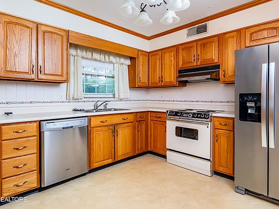 3rd image of 601 Hardwicke Dr