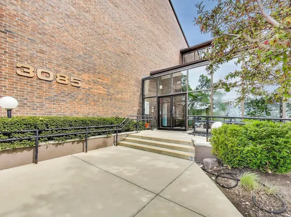 3085 Pheasant Creek Dr APT 114, Northbrook, IL 60062