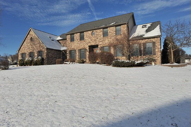 1st image of 5 Turnberry Dr
