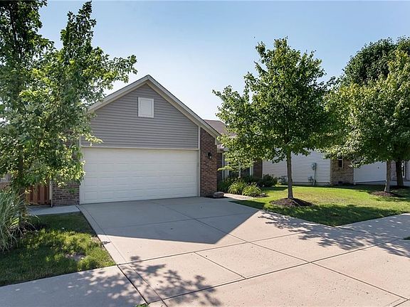 3rd image of 16967 Southall Dr