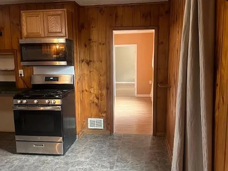 2214 California St NE — Photo 14