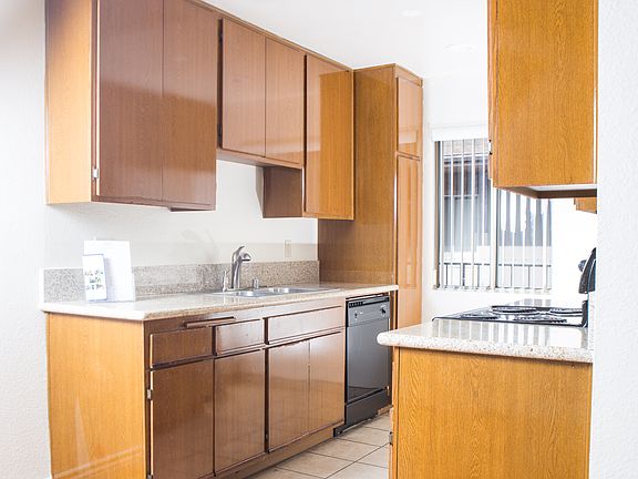 4th image of 626 E Verdugo Ave