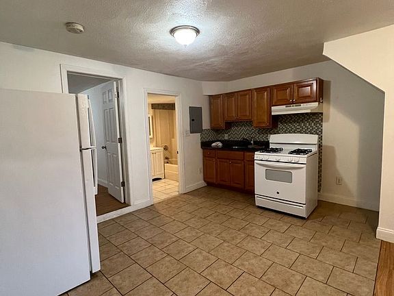 4th image of 34 Franklin Ave #2