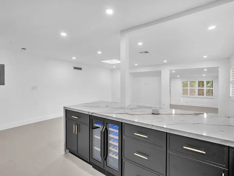 5148 SW 28th Ter — Photo 12
