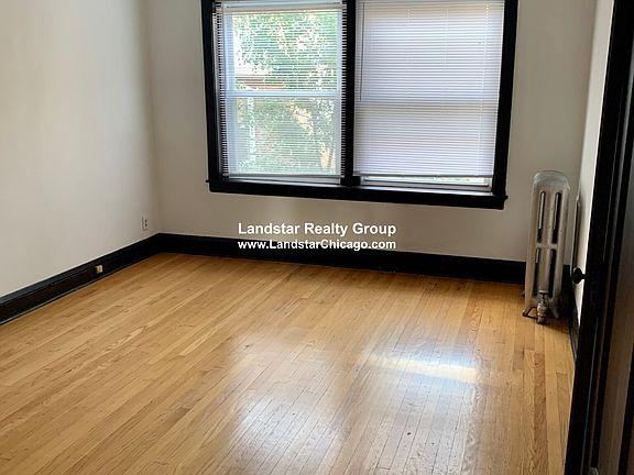 4th image of 2612 W Montrose Ave #2S