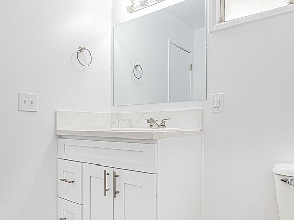 4th image of 3815 Baldwin Ave #69