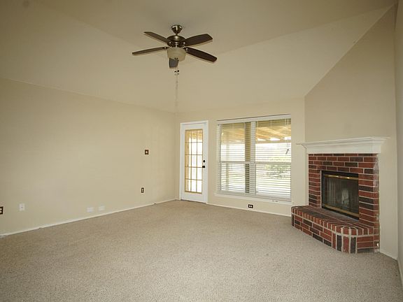 4th image of 1614 Loveland Dr
