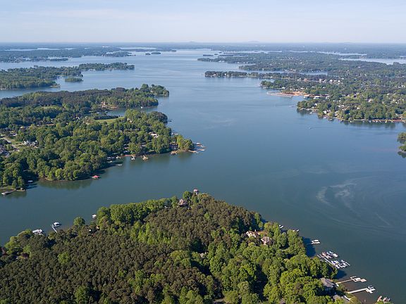 Dark green 
Shoreline 