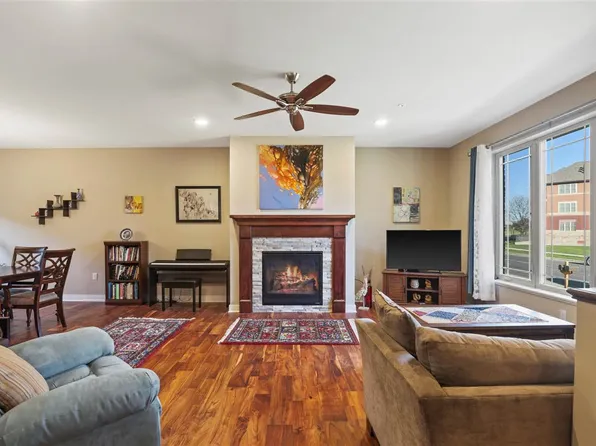 2537 New Town Dr, Sun Prairie, WI 53590