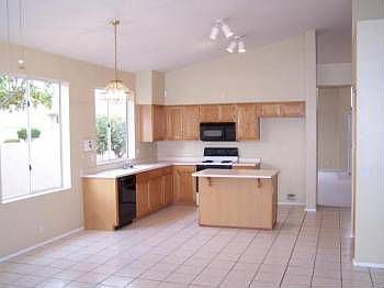 2nd image of 837 N Gregory Pl