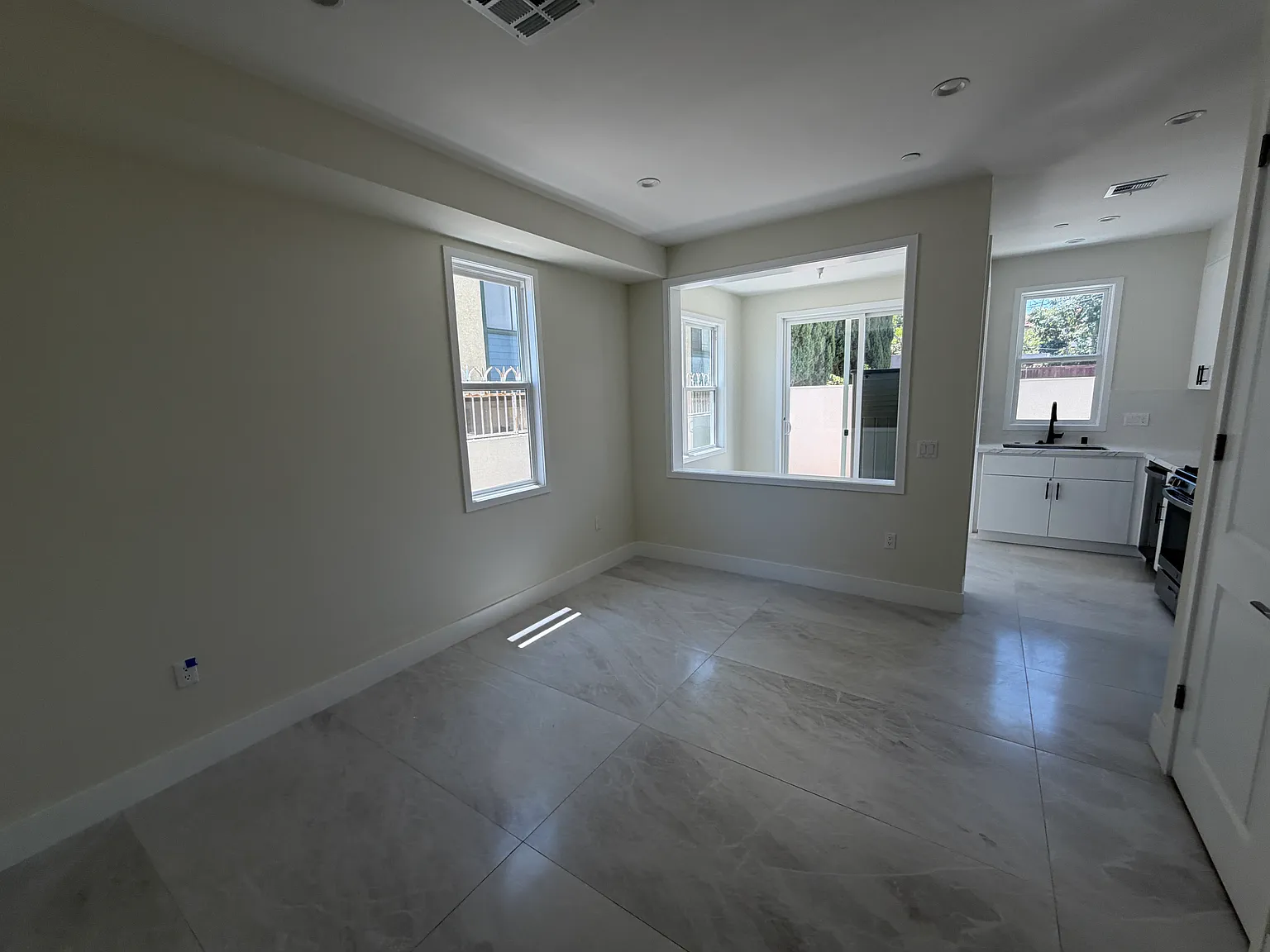2 bed, 1.5 bath, 800 sqft, $2,900 — Photo 3