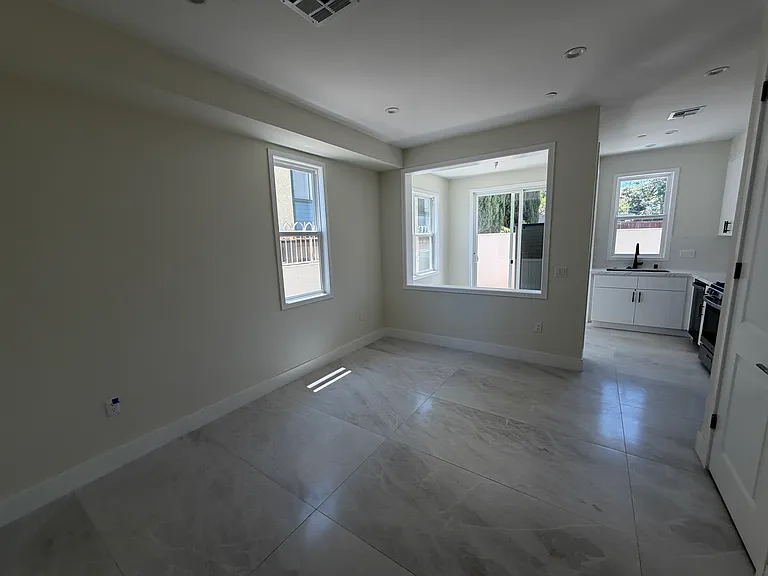 2708 Birch St #2710B — Photo 3