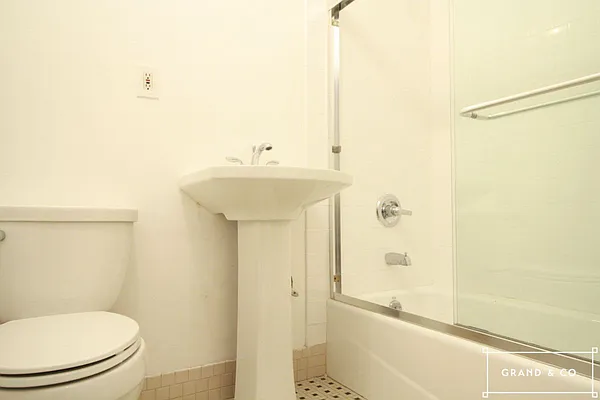 Rented by Grand & Co. | media 25