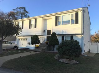 34 Mate Dr, Fall River, MA 02721