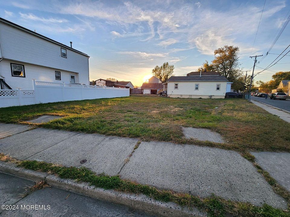 1st image of 130 Seeley Avenue