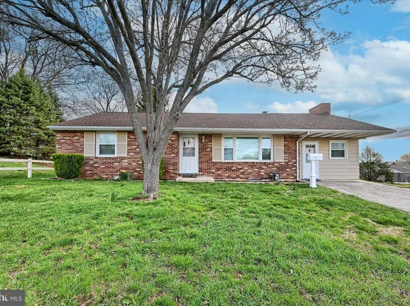 101 N Hartman St, Manchester, PA 17345