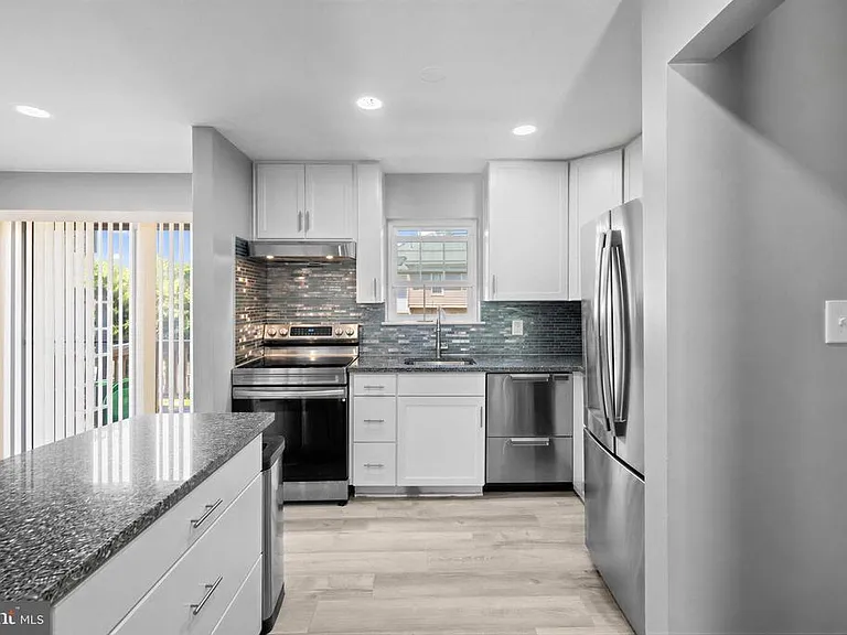 743 Saint Michaels Dr — Photo 3