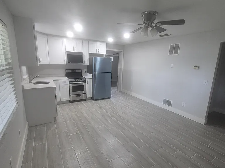 39145 6th Ave #7 — Photo 5