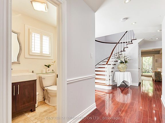 5th image of 35 Ashland Cres
