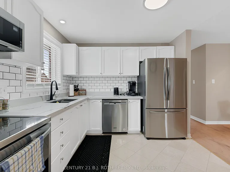 361 Georgian Dr #UPPER — Photo 5