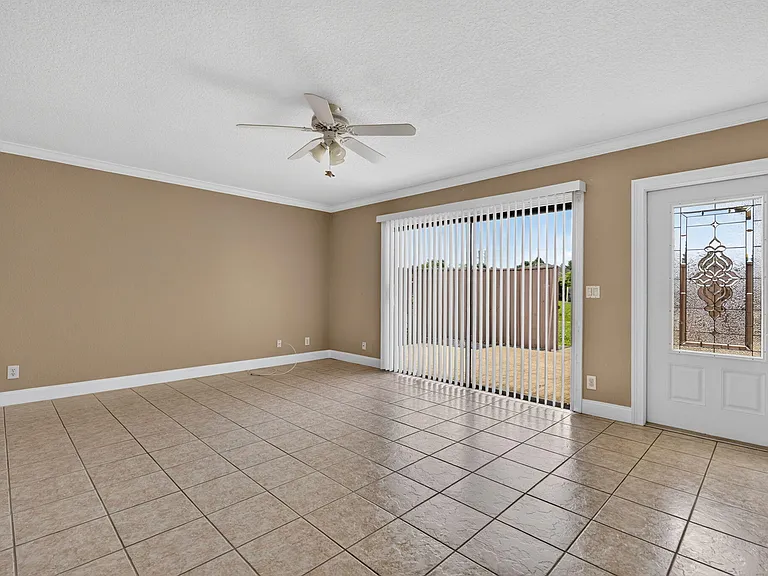 110 N Delaware Blvd #15D — Photo 11