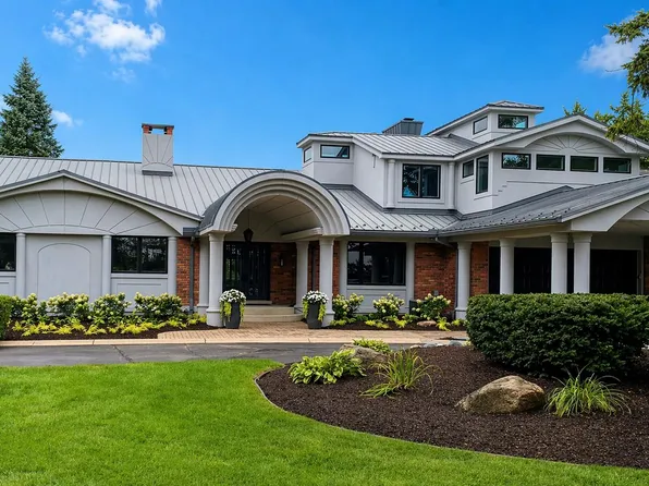 2440 Lake Angelus Ln, Lake Angelus, MI 48326