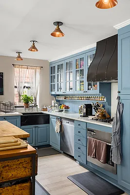 Sold by Compass | media 3