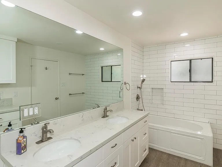 11826 Kiowa Ave #202 — Photo 12