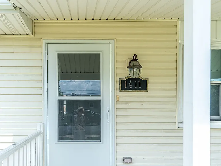 1411 E Congress St — Photo 4