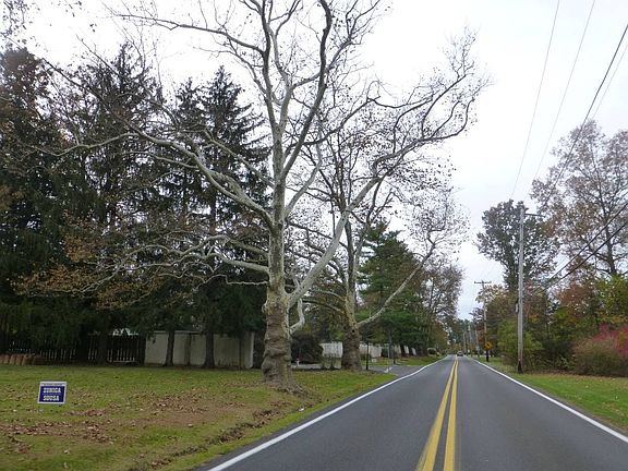 4th image of 936 Tennis Ave