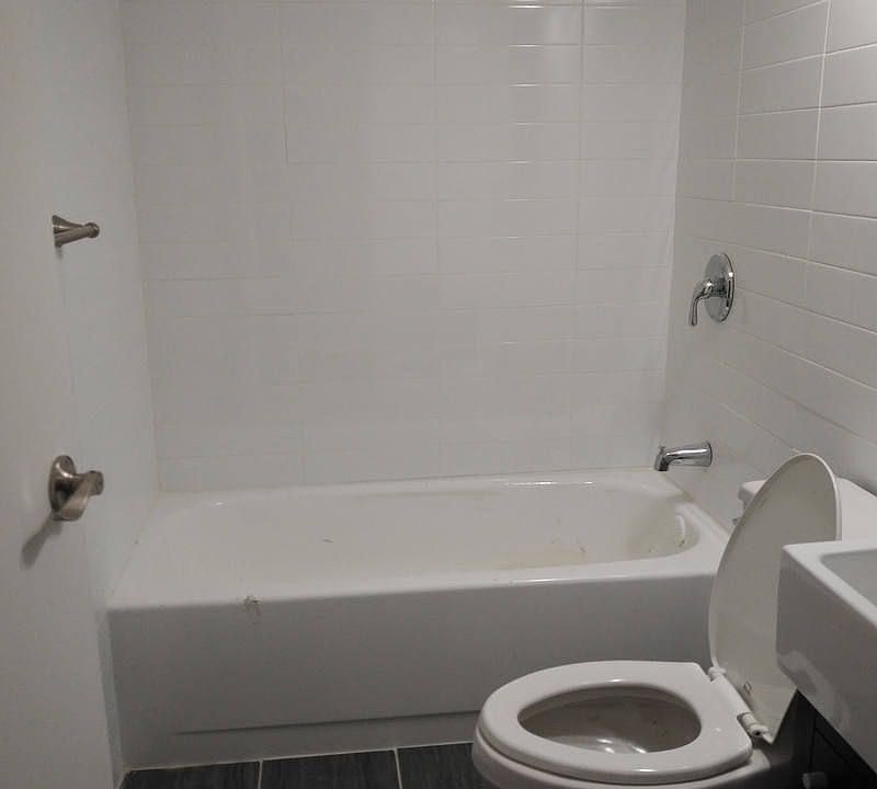 2nd image of 2025 Seward Ave APT 6E