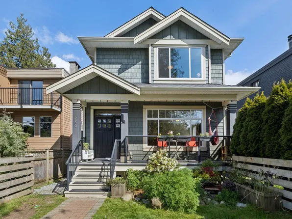 250 E 17th St, North Vancouver, BC V7L 2V7