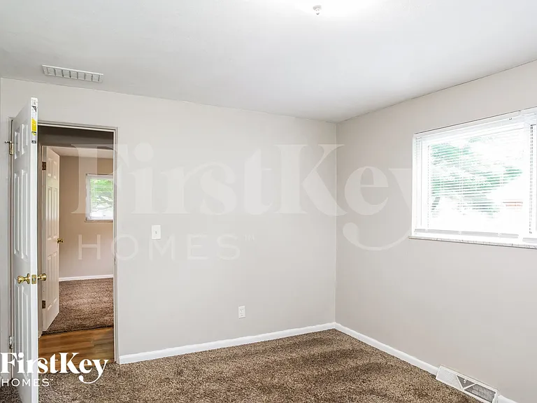 5564 Northland Rd — Photo 8