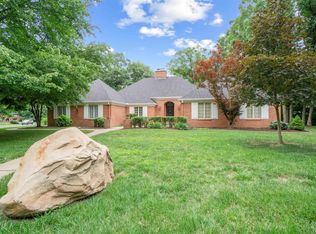 416 W Ravinwoods Rd, Peoria, IL 61615