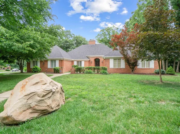 416 W Ravinwoods Rd, Peoria, IL 61615