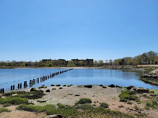 Sold by Superior Realty Service | media 14