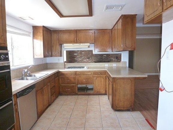4th image of 37062 Weston Ave